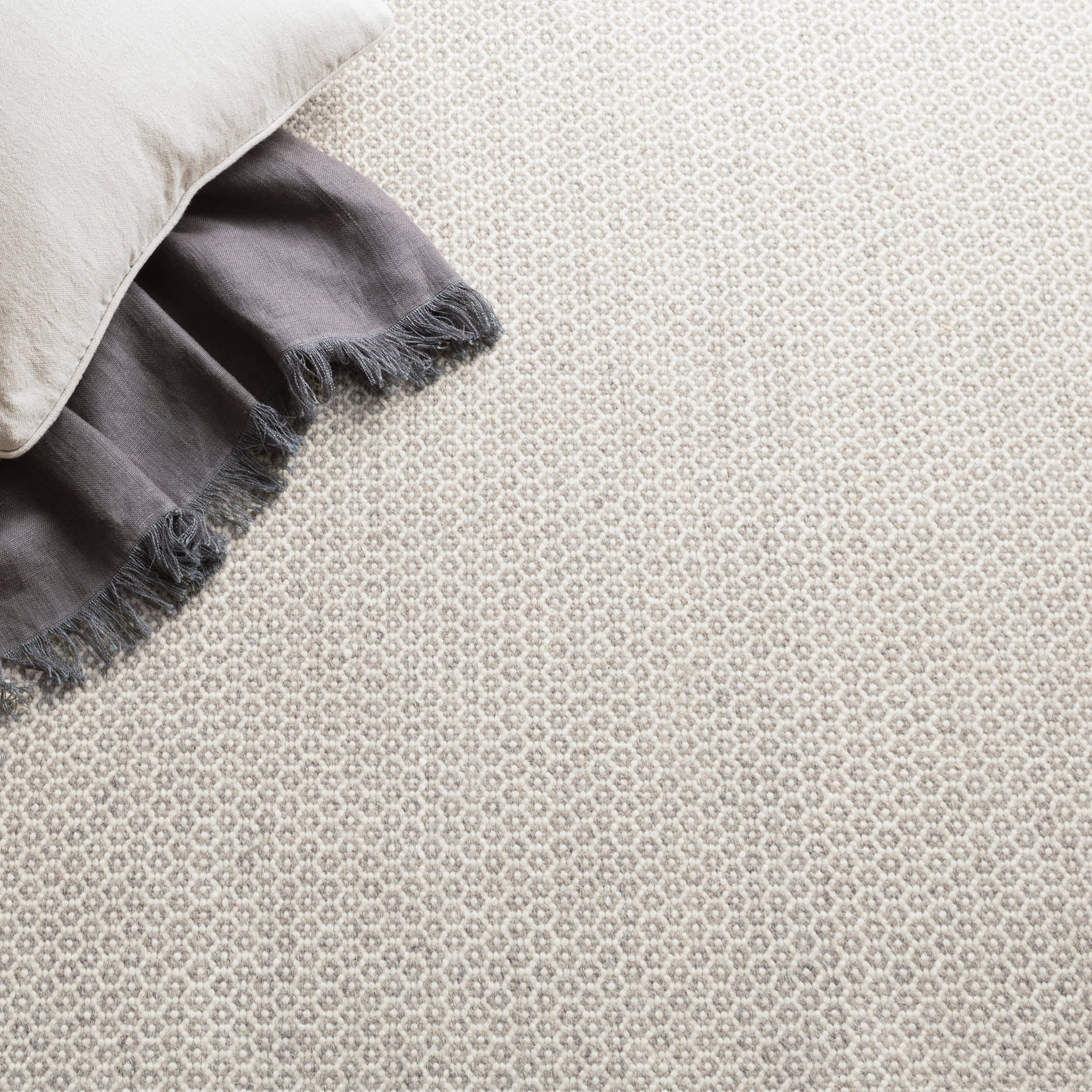 honeycomb handwoven wool rug | ivory/grey honeycomb handwoven wool rug | ivory/grey